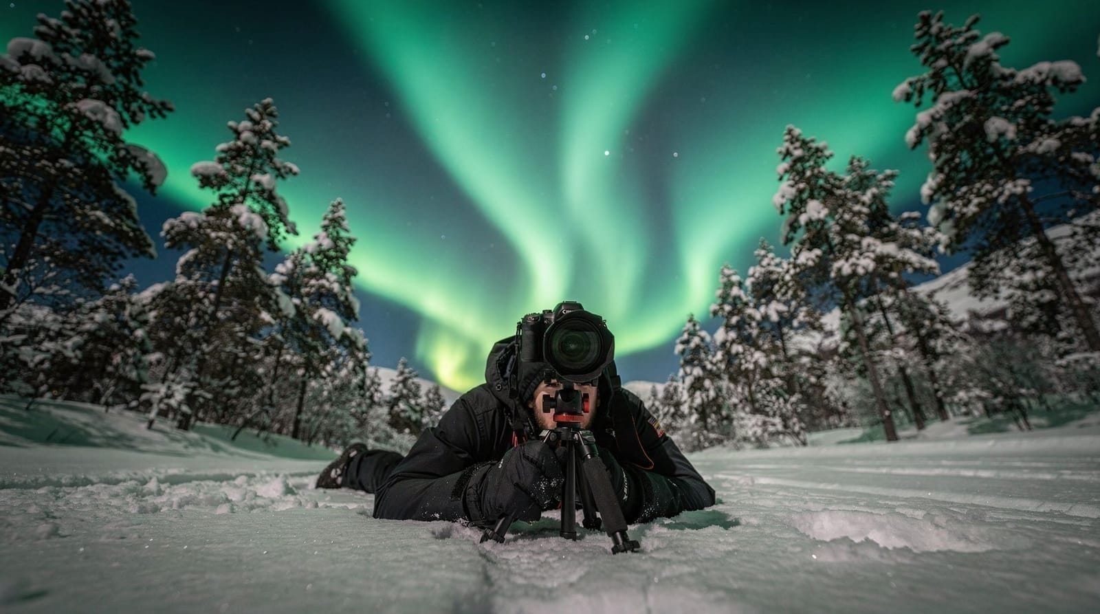 Photographing the aurora in Tromsø: settings, gear, and honest mistakes — A practical guide to photographing the northern lights in Tromsø — which setting