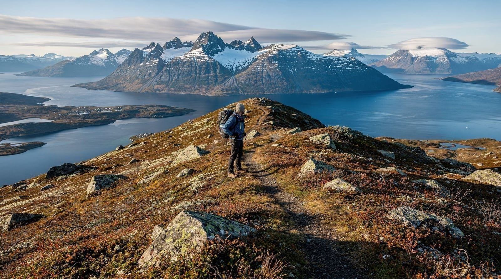Tromsø packing list — Season-specific Arctic packing checklist: thermal layers, aurora gear, hiking bo