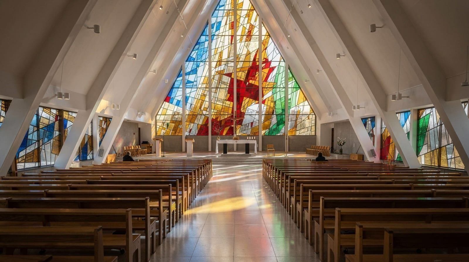 Arctic Cathedral Tromsø — visitor guide with honest tips — Complete guide to Tromsø's Arctic Cathedral (Ishavskatedralen): opening hours, t