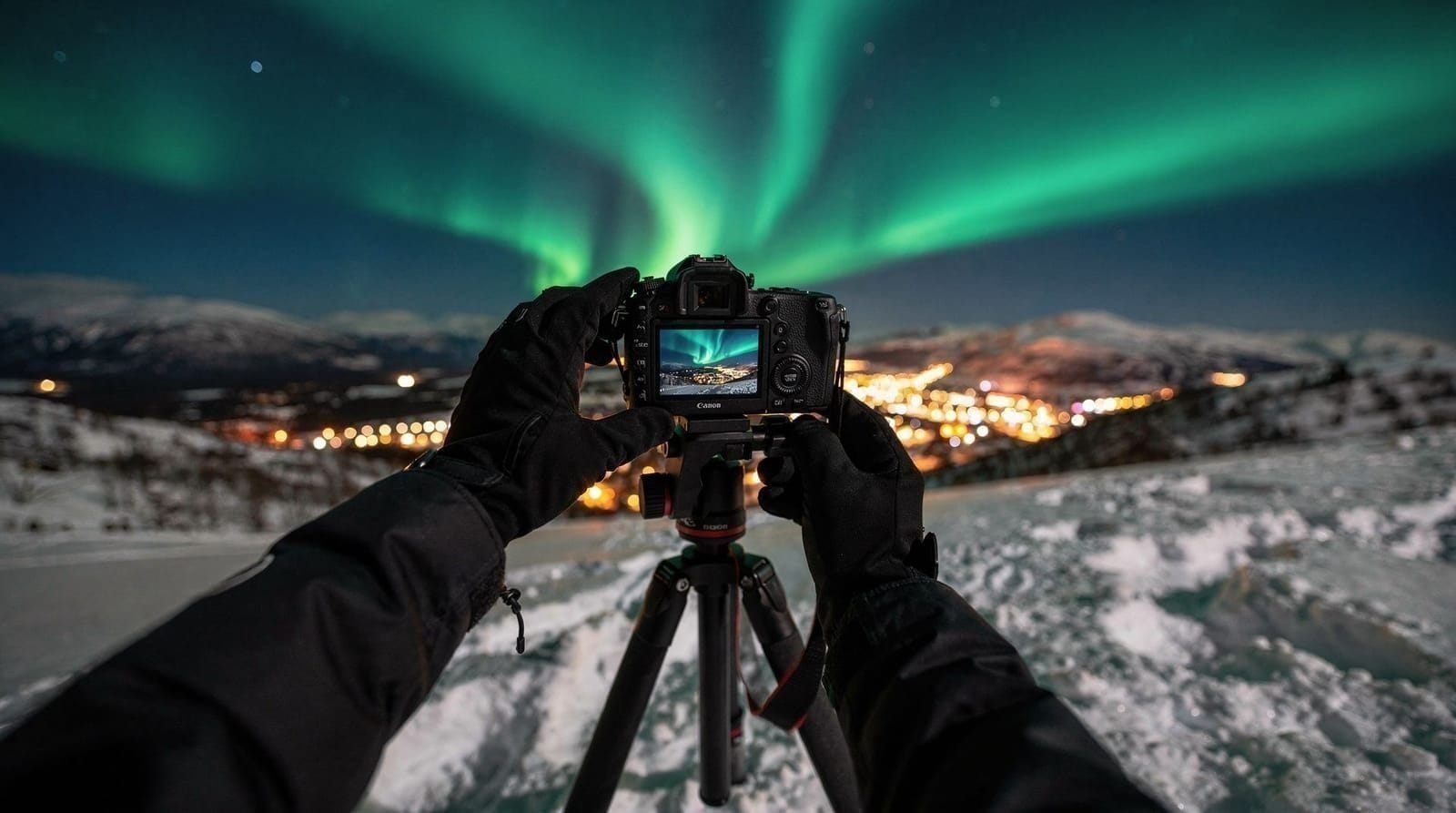 Aurora camera settings — the complete guide for Tromsø — Exact camera settings for shooting northern lights in Tromsø. ISO, aperture, shu