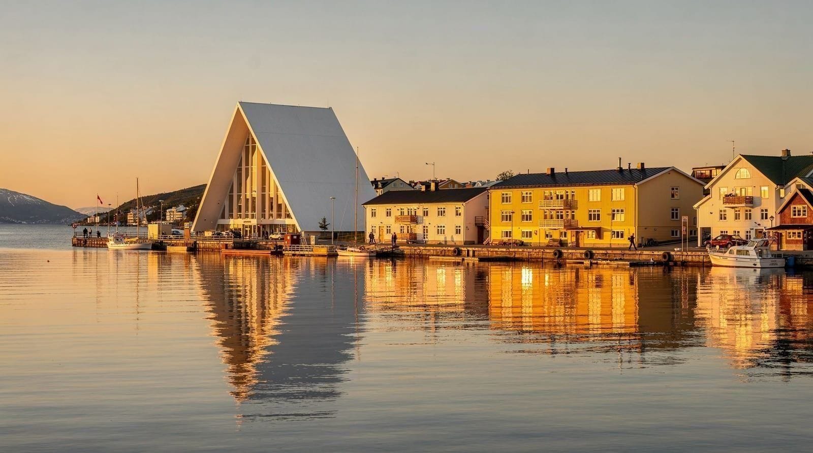 Midnight sun in Tromsø — complete guide to dates, activities and expectations — When the midnight sun happens in Tromsø, what it actually looks like, best activ