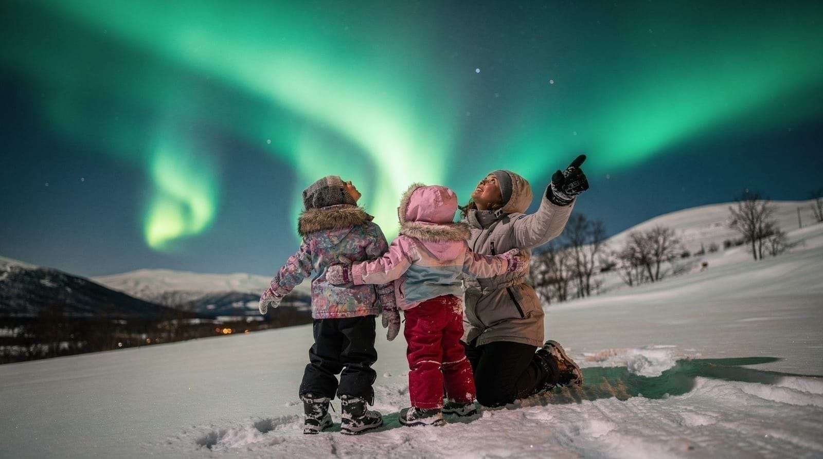 Seeing the northern lights in Tromsø with kids — Practical guide to seeing the northern lights in Tromsø with children. Age suita
