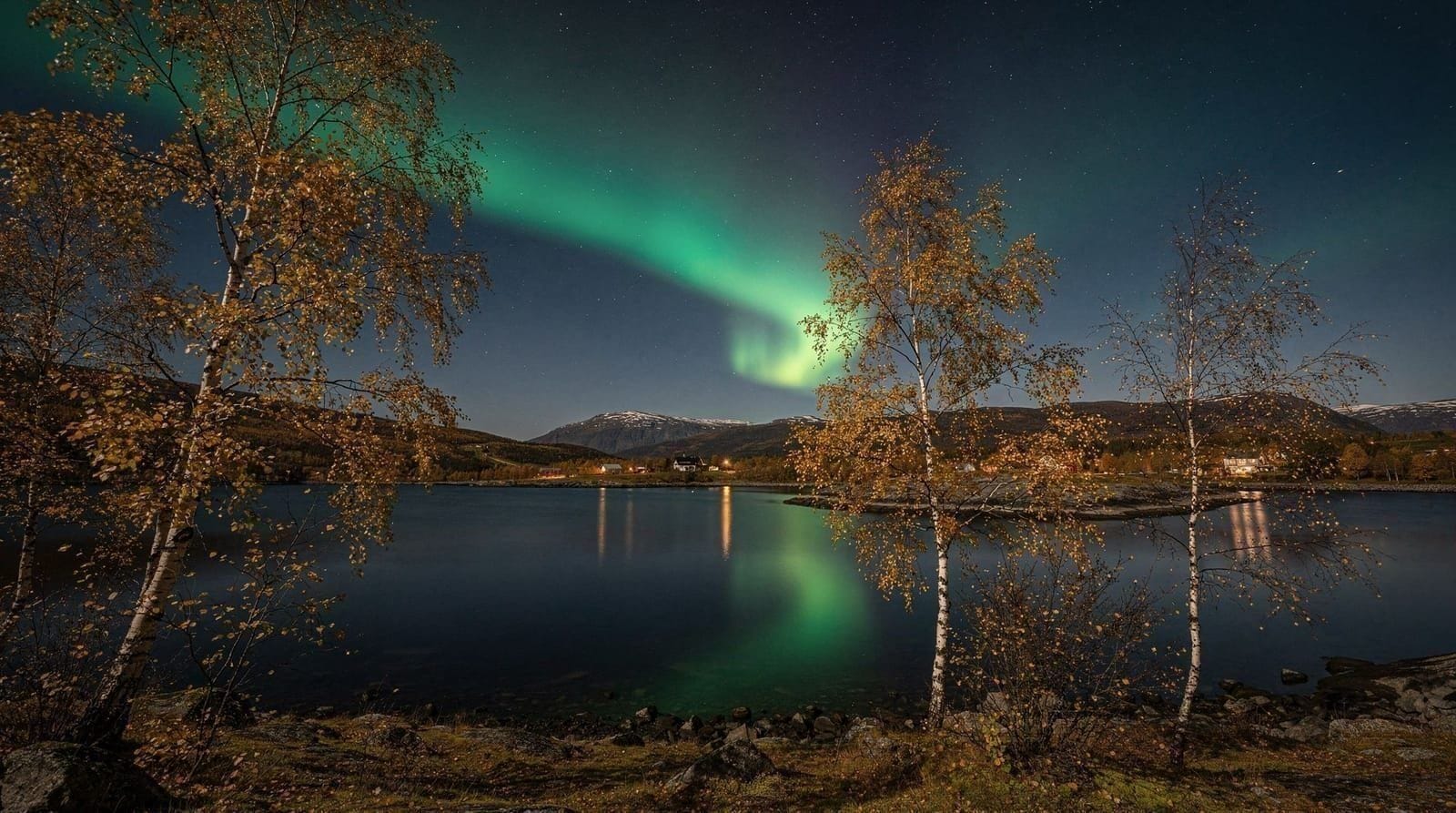 September aurora in Tromsø — what to expect — Is September a good month for northern lights in Tromsø? Darkness hours, cloud p