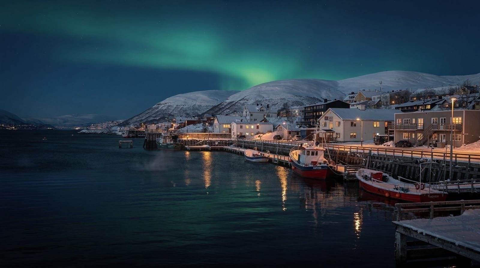 Tromsø in January — peak polar night and Aurora Borealis — January is Tromsø's deepest polar night and busiest month. Aurora odds peak Nov–