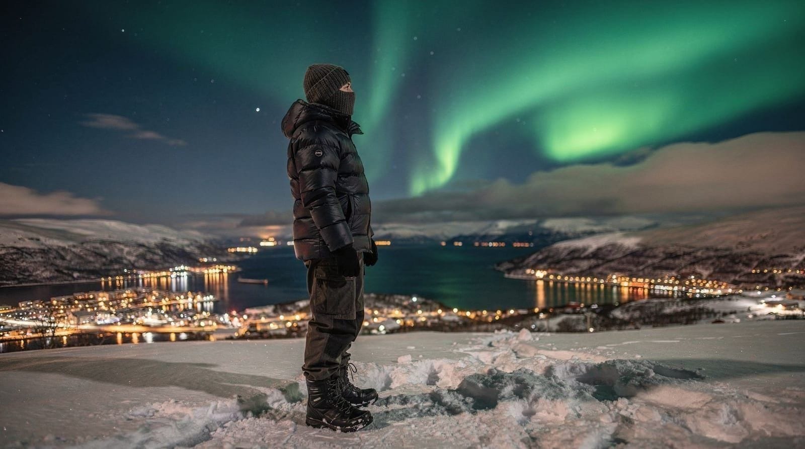 What to wear for the northern lights in Tromsø — Complete clothing guide for northern lights tours in Tromsø. Layer system, boot 